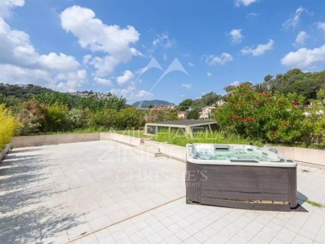 Appartement dernier étage avec vaste terrasse