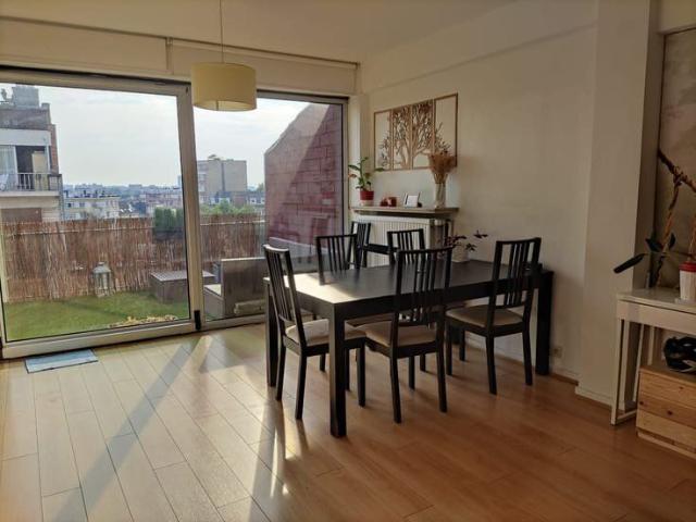 Appartement dernier étage 2ch & terrasse