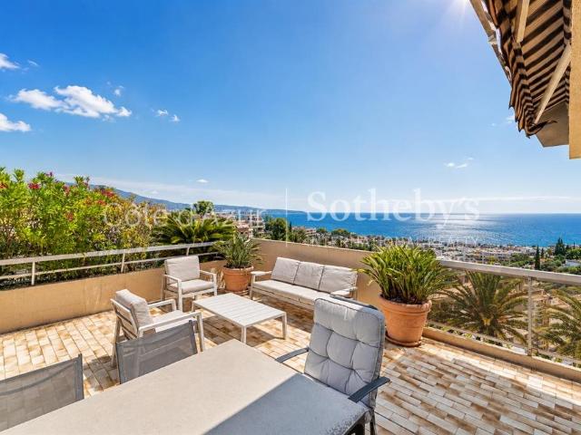 Appartement dernier étage 4 pièces avec terrasse de 126 m² e. 102m² Nice