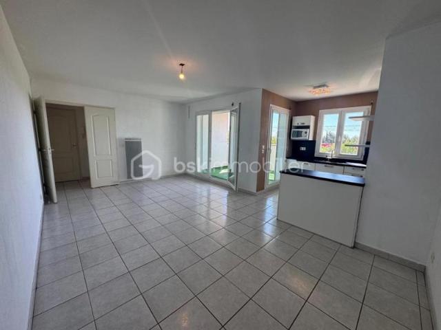 APPARTEMENT DEUX CHAMBRES AVEC GARAGE ET EXTÉRIEUR