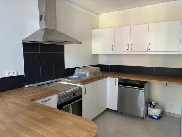 Appartement deux chambres avec jardin et garage