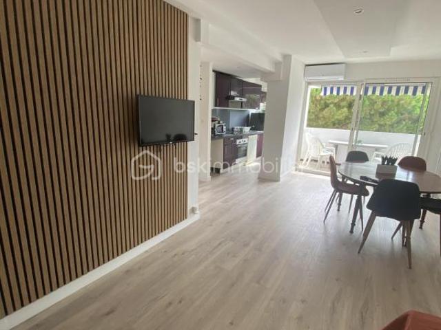 APPARTEMENT DEUX CHAMBRES TERRASSE PARKING CENTRE VILLE