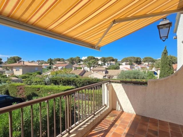 APPARTEMENT DEUX PIECES A VENDRE PROCHE DE LA MER A SAINT RAPHAEL