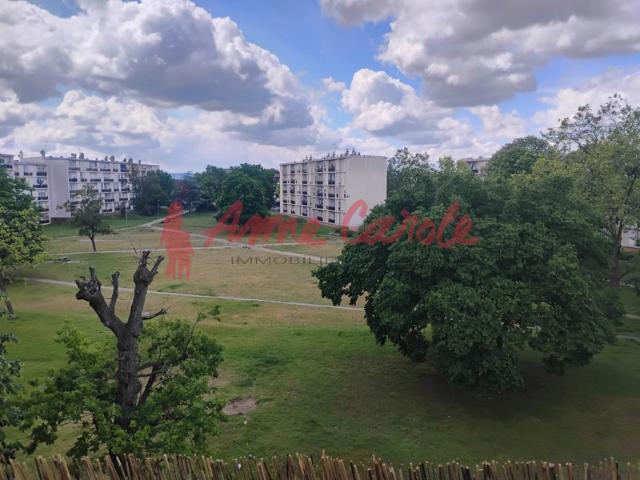 Appartement deux pièces avec balcon vue dégagée BEZONS