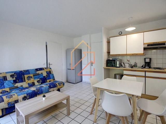Appartement deux pièces avec jardin + parking