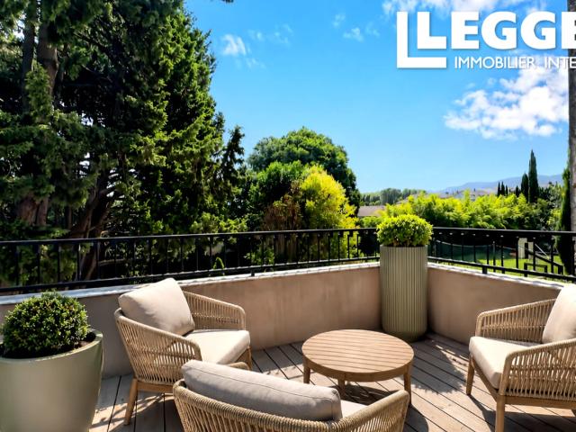 Appartement d'Exception avec Vue Panoramique sur les Alpilles au Cœur de Saint Rémy de Provence