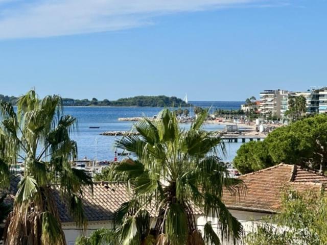 APPARTEMENT D'EXCEPTION À CANNES AVEC TERRASSE ET VUE MER SU