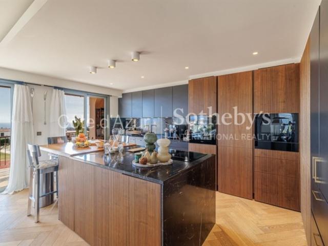 Appartement d'exception à Fabron Nice, dernier étage avec vue mer et terrasse 70 m²