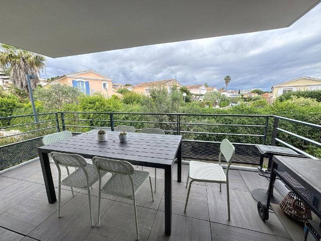 APPARTEMENT D'EXCEPTION DANS IMMEUBLE MODERNE AVEC PISCINE SUR A