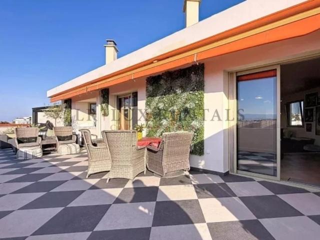 Appartement d'exception en dernier étage avec terrasse et vue mer