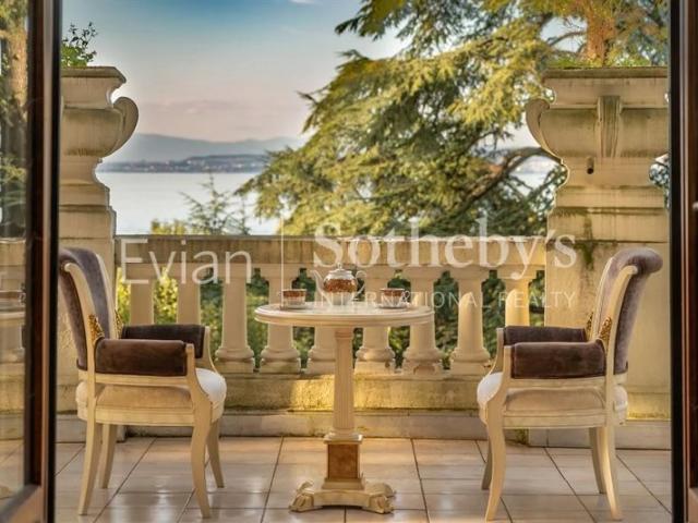 APPARTEMENT D'EXCEPTION FACE AU PORT D'EVIAN LES BAINS