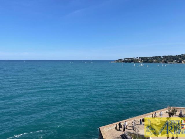 Appartement d'exception sur les Remparts d'Antibes, en derni
