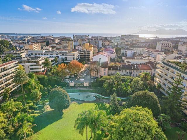 Appartement d'exception, vue mer panoramique, 25m2 de terrasse