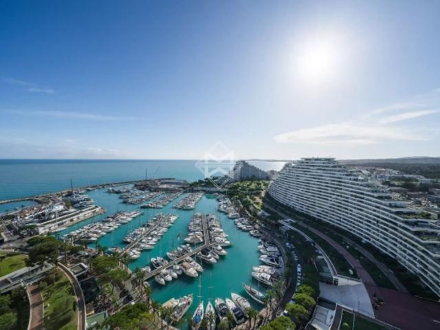 APPARTEMENT D'EXCEPTION VUE PANORAMIQUE MER PIEDS DANS L'EAU
