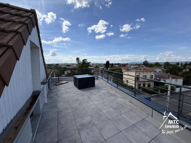 APPARTEMENT DUPLEX 90 M2 / TERRASSES / PLACE DE STATIONNEMENT / BUNGALOW