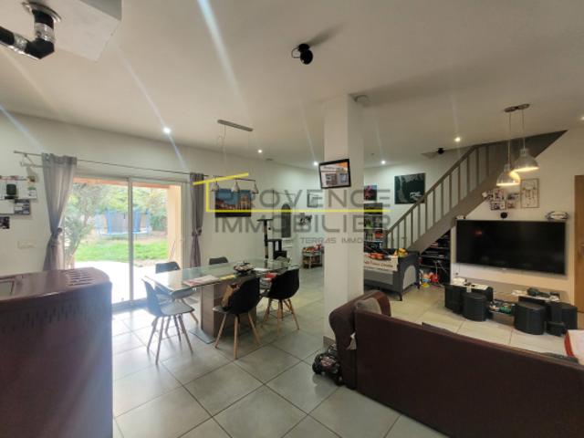 Appartement duplex avec 3 chambre et jardin à vendre à Chate