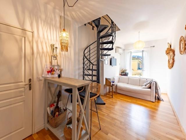 Appartement duplex balcon CARABACEL