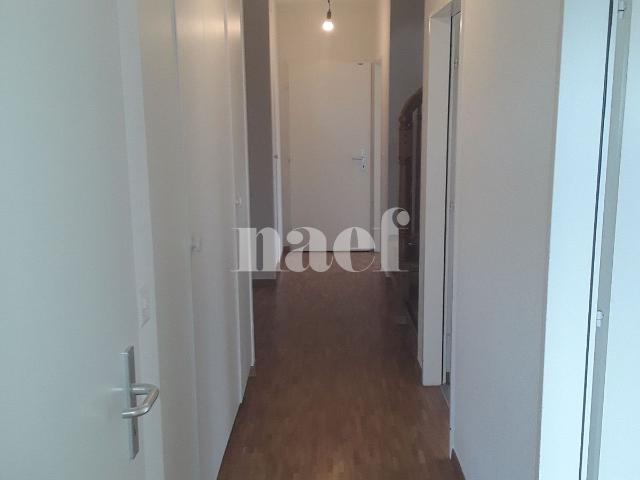 Appartement duplex de 6 pièces situé dans le quartier.