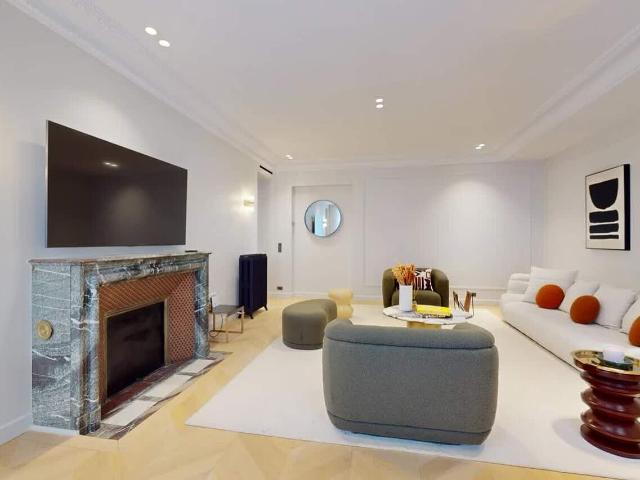Appartement duplex de luxe à louer près des Champs Élysées | Paris 8ème