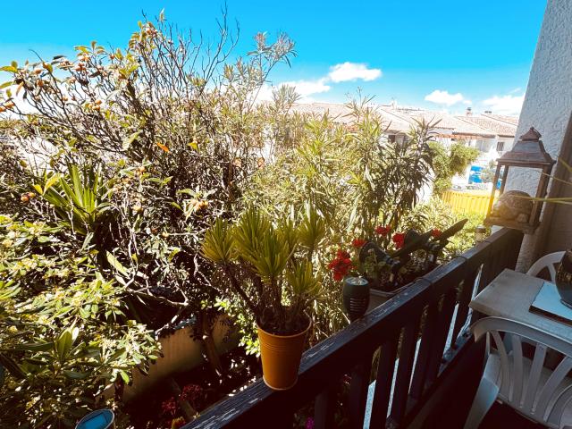 Appartement duplex F1 bis balcon / loggia et parking à vendre aux Saintes Maries de La Mer 165 850 €