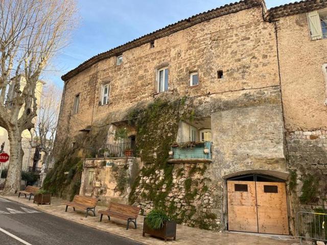 Appartement Duplex plus studio Villecroze 5 pièce s 146.17 m2