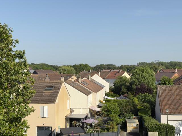 Appartement duplex rénové, spacieux, vue dégagée