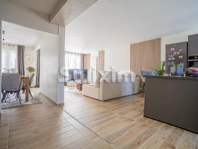 Appartement duplex rénové T4 de 94m2 avec terrasses, parking et garage fermé!