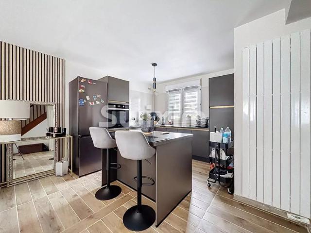 Appartement duplex rénové T4 de 94m2 avec terrasses, parking et garage fermé!