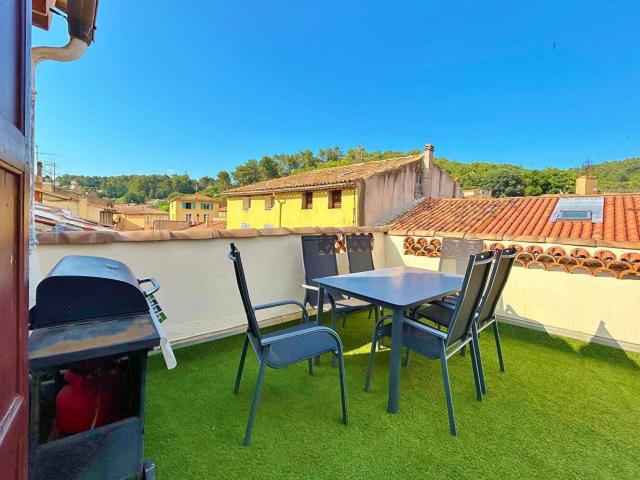 Appartement duplex T4 avec terrasse tropezienne et garage LE LU