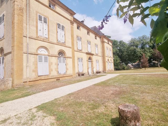 APPARTEMENT DUPLEX T4 dans un CHATEAU