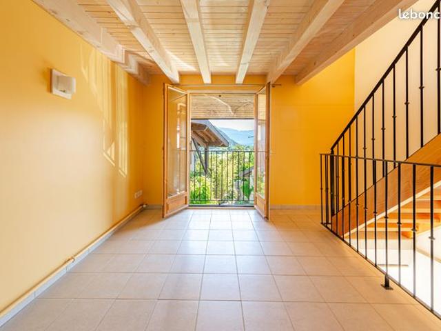 Appartement duplex | Vue dégagée et mini copropriété | Sillingy