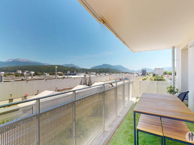 Appartement Echirolles T4 récent de 82 m2 avec terrasse et garage