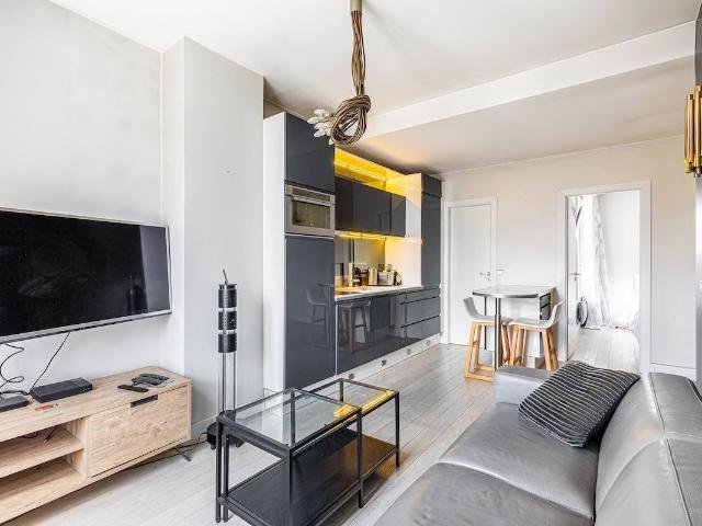 Appartement élégant à deux pas des Champs Elysées loyer tout inclus