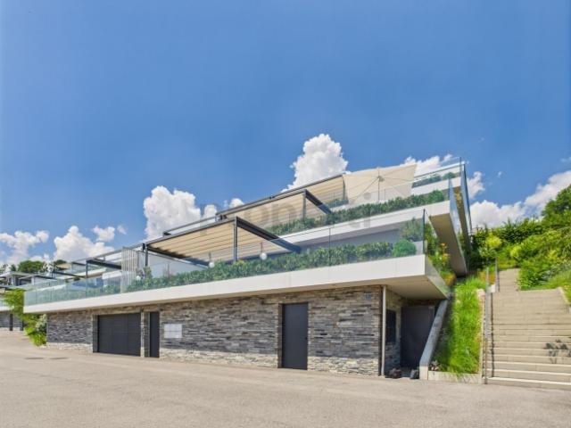 Reserviert Superbe appartement en terrasse avec vue panoramique sur le lac et les montagnes