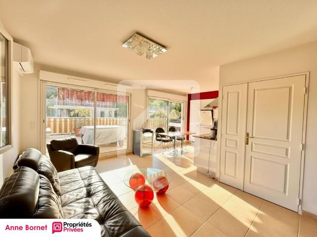 Appartement en toit terrasse avec 48 m2 d'extérieur, double garage, cave