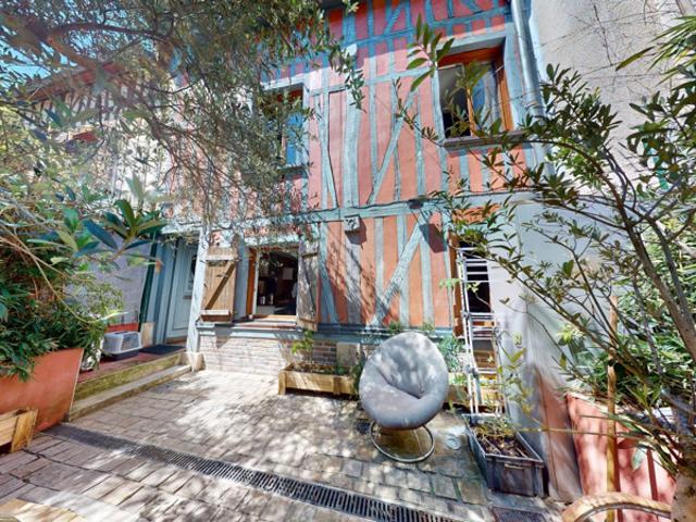Appartement en TRIPLEX avec Cour et Rez de Jardin