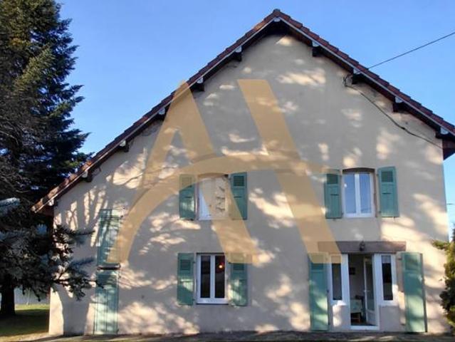 Appartement en triplex avec cave et extérieur