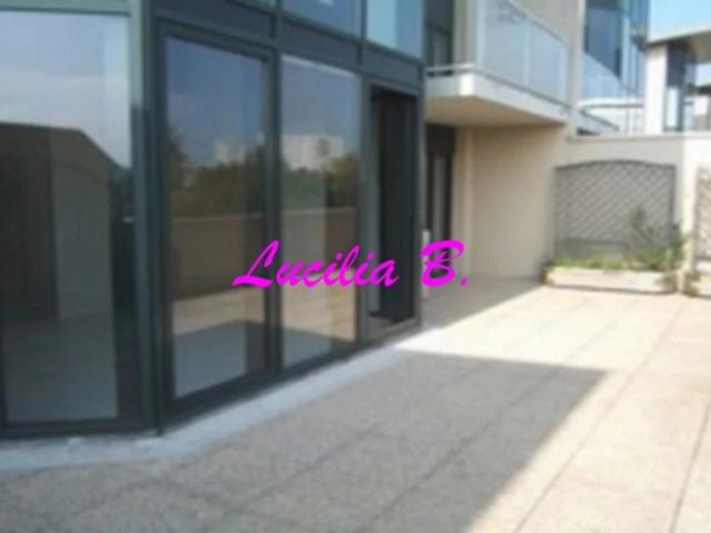 Appartement en triplex avec garage à louer