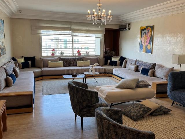 Appartement en vente à Maârif Extension. Surface de 177 m². Ascenseur et terrasse