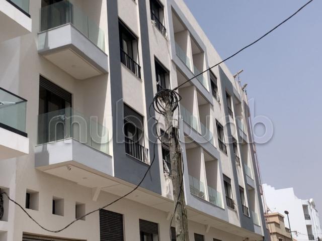 Appartement en vente à Oasis. Surface de 50 m². Porte blindée et résidence sécurisée