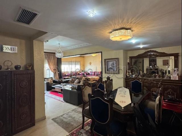 Appartement en vente à Administratif. 4 chambres agréables. Prestation de conciergerie, air conditionné