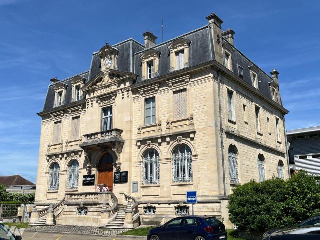 Appartement en vente à Bar sur Seine, Grand Est, 104460€