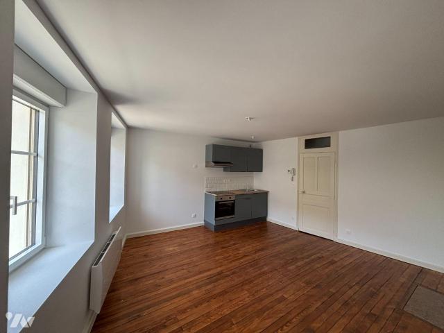 Appartement en vente à Bazeilles, Grand Est, 52000€