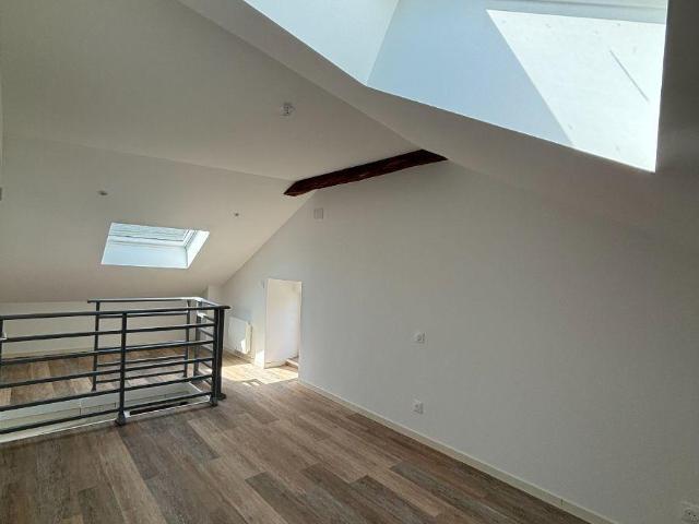 Appartement en vente à Bazeilles, Grand Est, 69000€