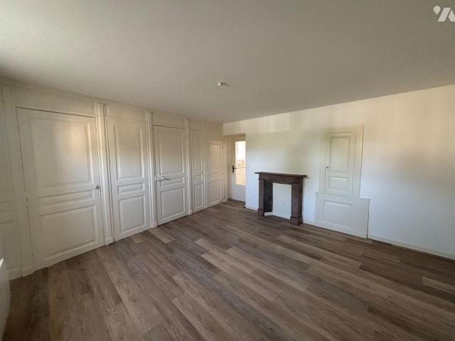 Appartement en vente à Bazeilles, Grand Est, 93600€
