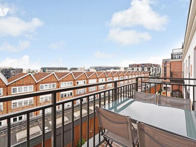 Appartement en vente à Courbevoie, Île de France, 578000€