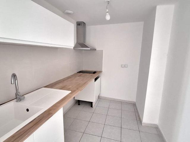 Appartement en vente à Lançon Provence, Alpes Côte d'Azur, 113000€