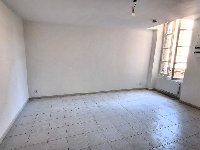 Appartement en vente à Lançon Provence, Alpes Côte d'Azur, 83000€