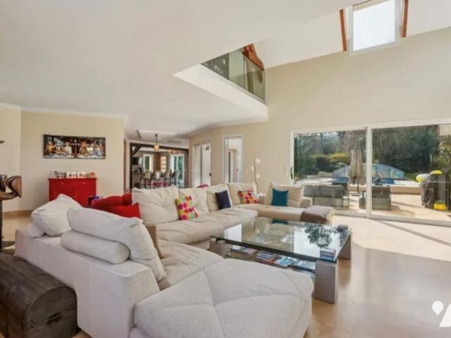 Maison en vente à Louveciennes, Île de France, 2100 €