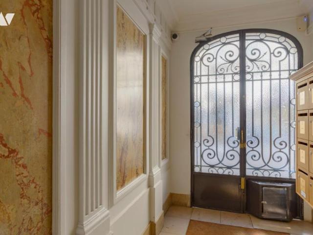 Appartement en vente à Paris 15e Arrondissement, Île de France, 1075 €